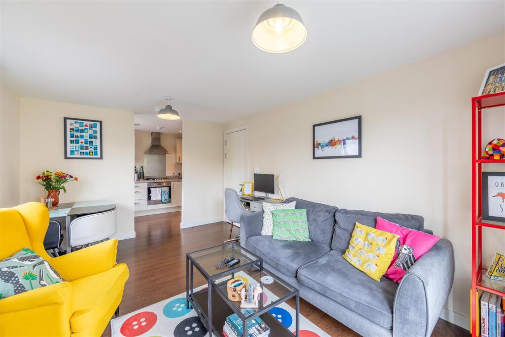 Apartment in Newcastle upon Tyne - View 4