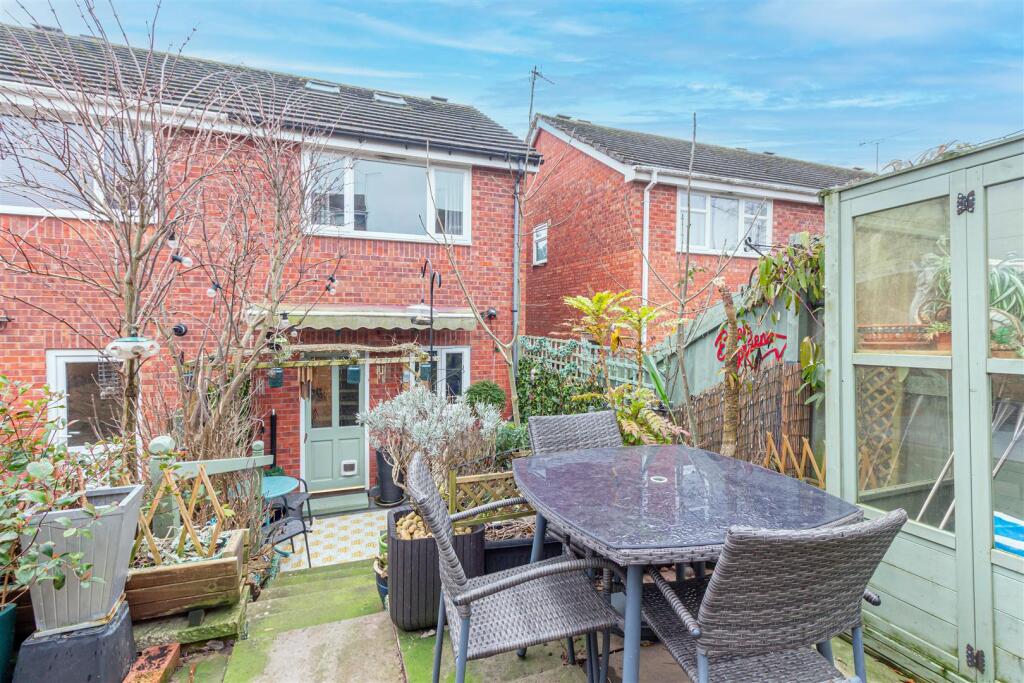 Sanctuary Close, Worcester – pohled 2