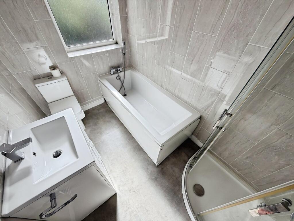 House in Huddersfield - View 4