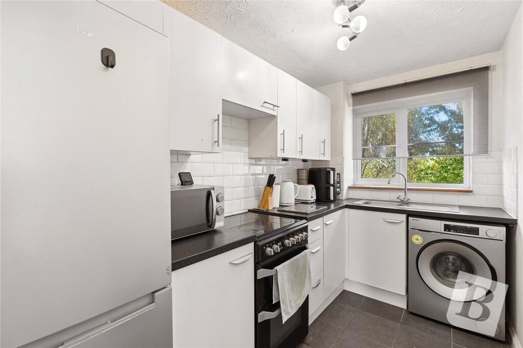 Chase End, Chaseway, Basildon, Essex, SS16 photo 2