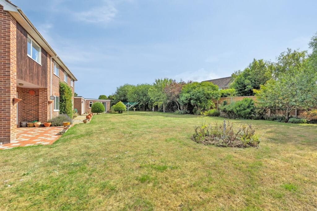 A Rare Double Plot with Carriage Driveway in Hunstanton photo 2