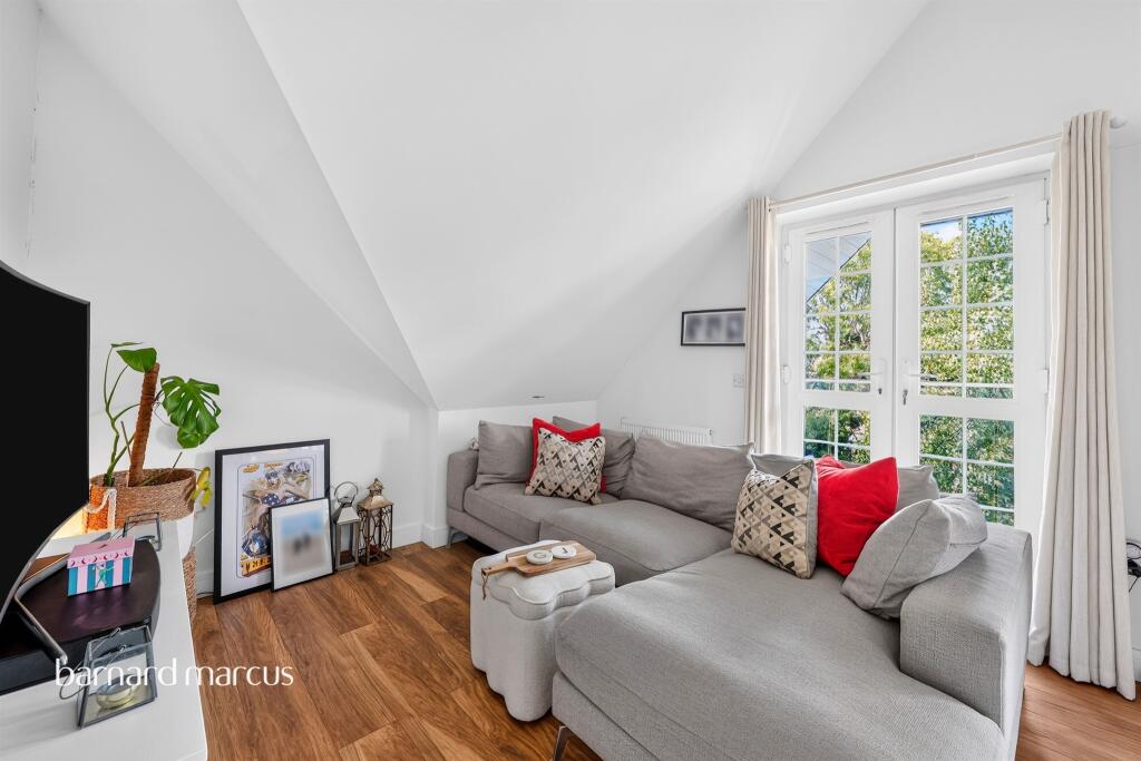 Apartment in Kingston upon Thames - More