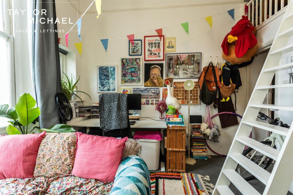 Apartment in Hove, Brighton and Hove - View 4