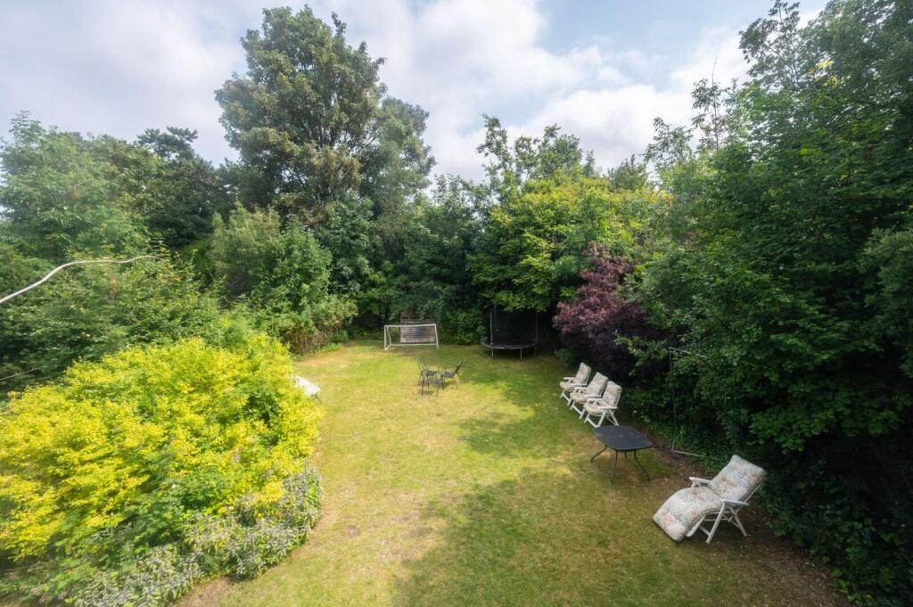 Apartment in Sutton - View 4