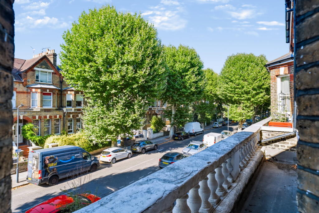 Apartment in London - View 5