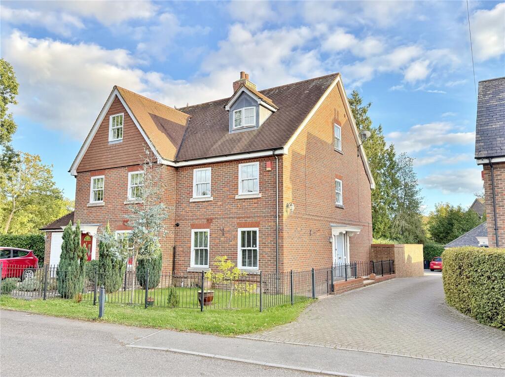 3-bed semi-detached on Moorland Road, Verwood, Dorset, BH31, £450,000