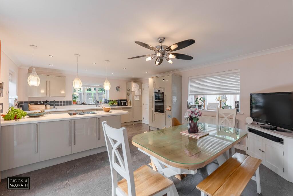 Royal Oak Close, Upwood, Ramsey, Huntingdon, Cambridgeshire, PE26 2AB photo 3
