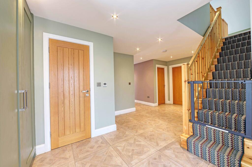 House in Slough - View 2