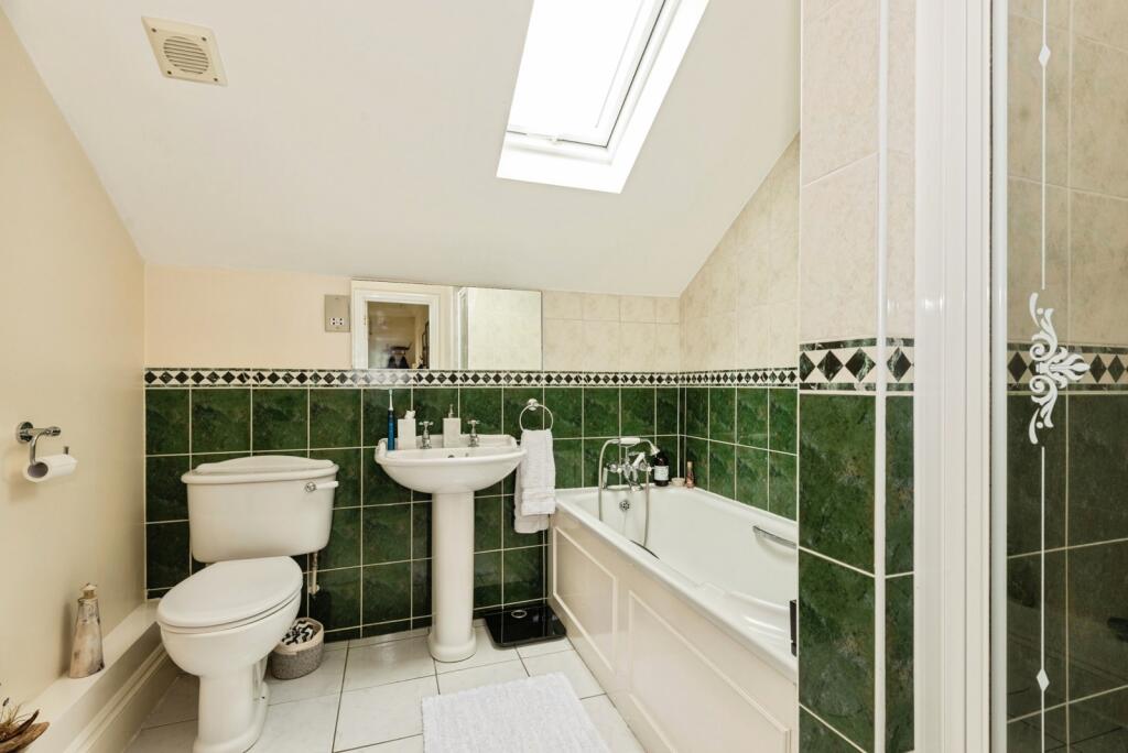 Apartment in Reigate and Banstead, Earlswood - View 3