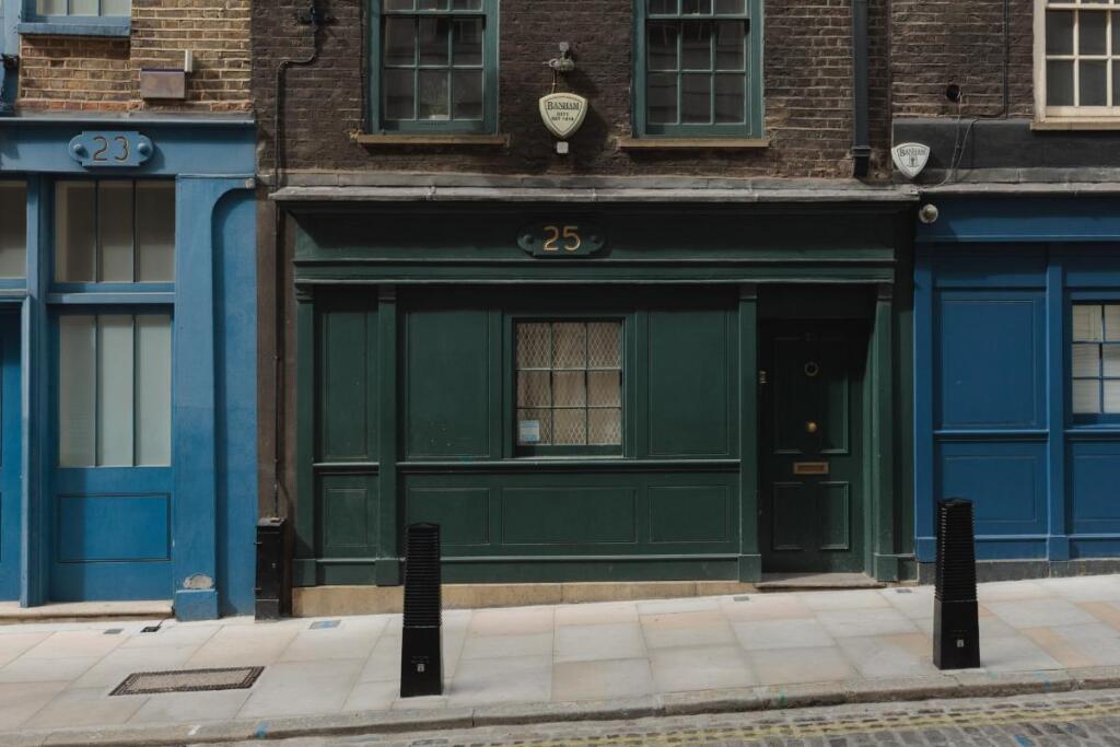 Main image of property: Mercer Street, London