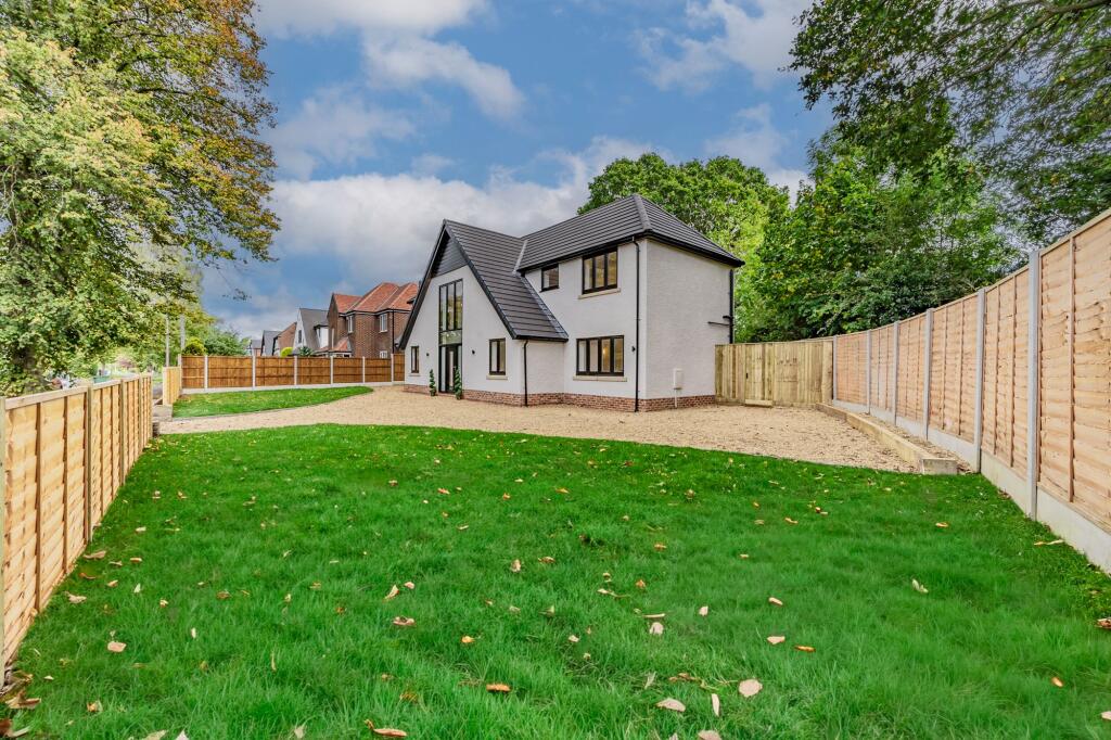 Highfield Parkway, Bramhall, SK7 photo 4