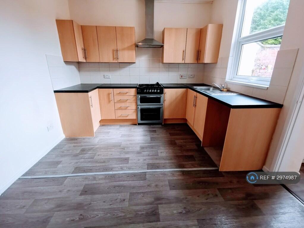 House in Newport - View 4