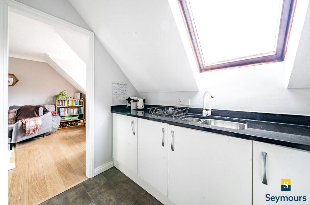Apartment in Guildford, Surrey - More