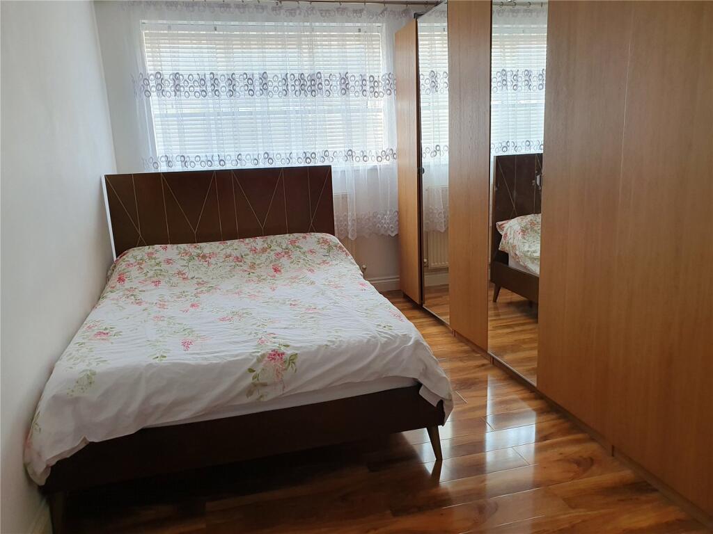 Apartment in Slough - View 5