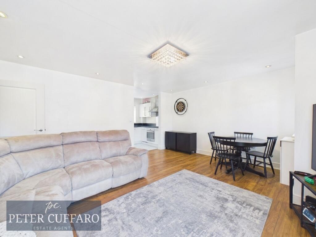 Apartment in East Hertfordshire, Stanstead St Margarets - View 5