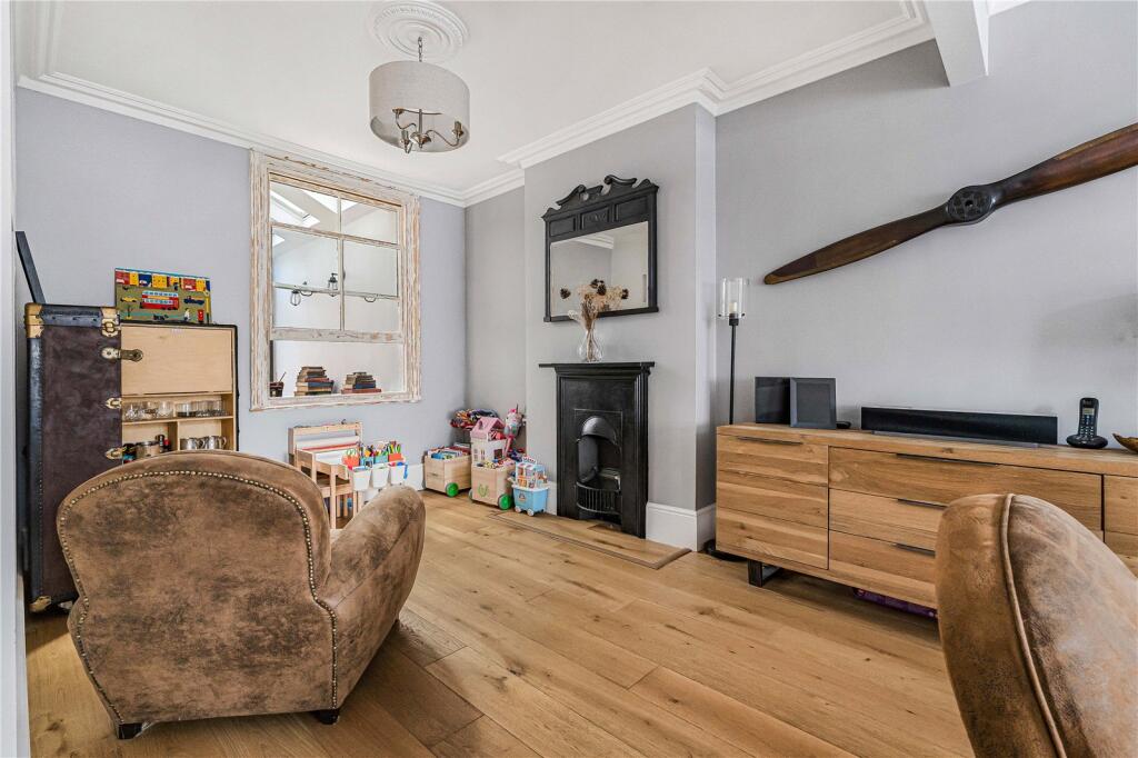 House in Radlett, Battlers Green, Aldenham - View 4