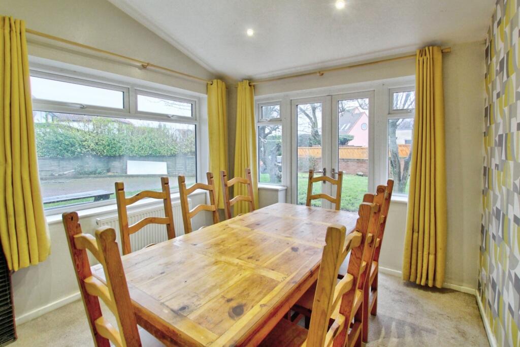 4 WOODHOUSE LANE photo 4