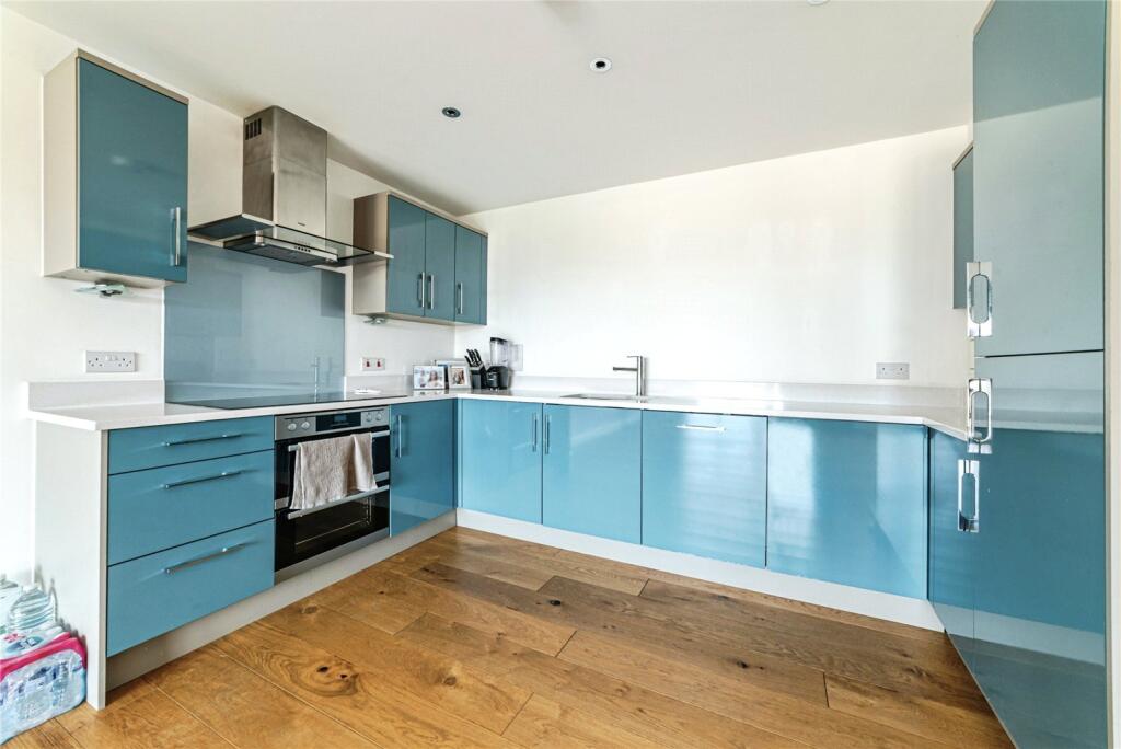 Racecourse Road, Newbury, Berkshire, RG14 - View 2