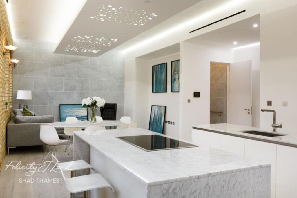 Main image of property: 4 Jamaica Road, London