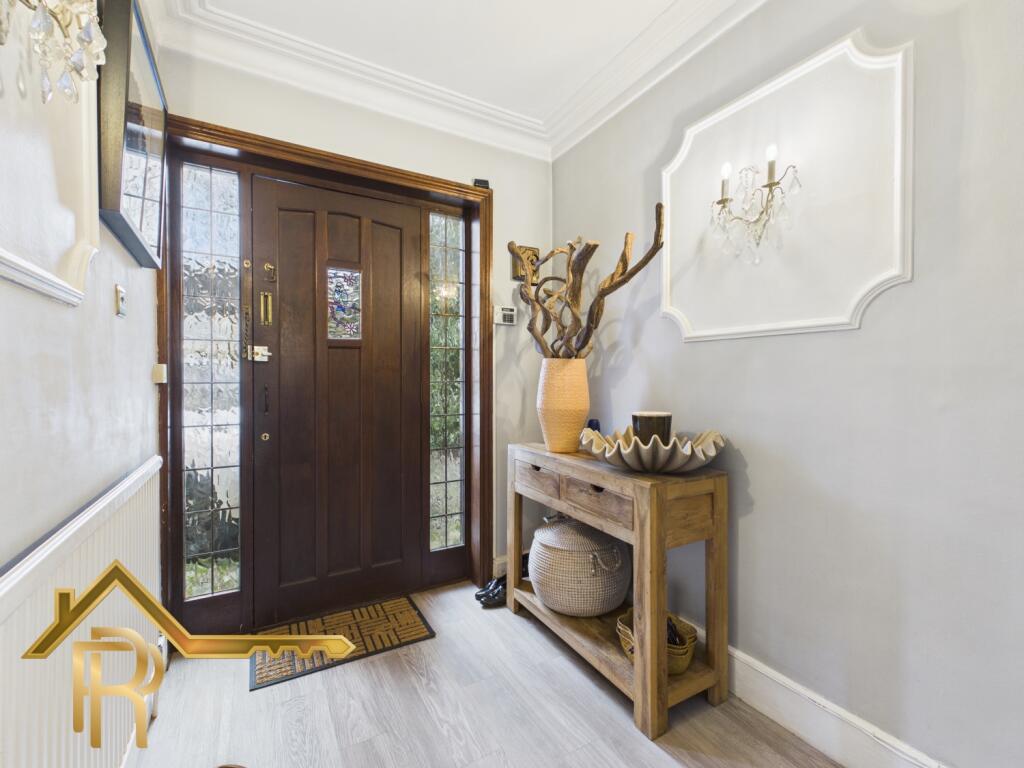 Hall Lane, Upminster, Essex, RM14 photo 3