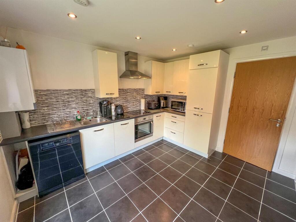 Sandpiper Close, Cheadle ST10 1LN photo 4