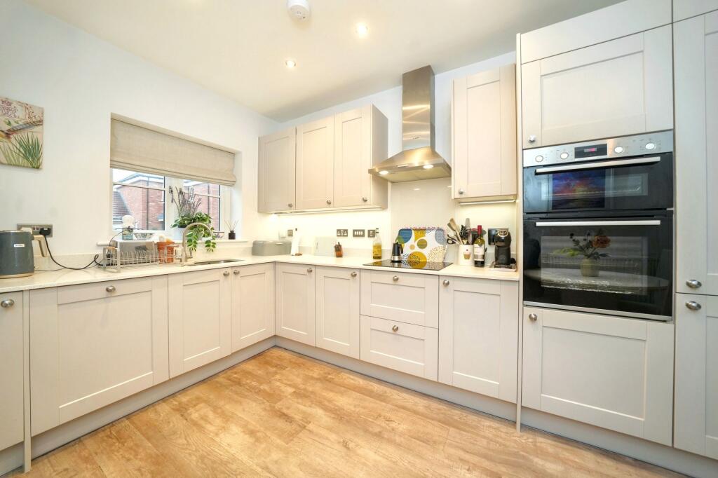 Crossfield Crescent, Albrighton, WV7 photo 2