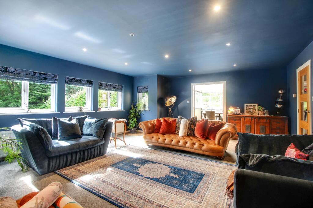 House in Halifax - View 5