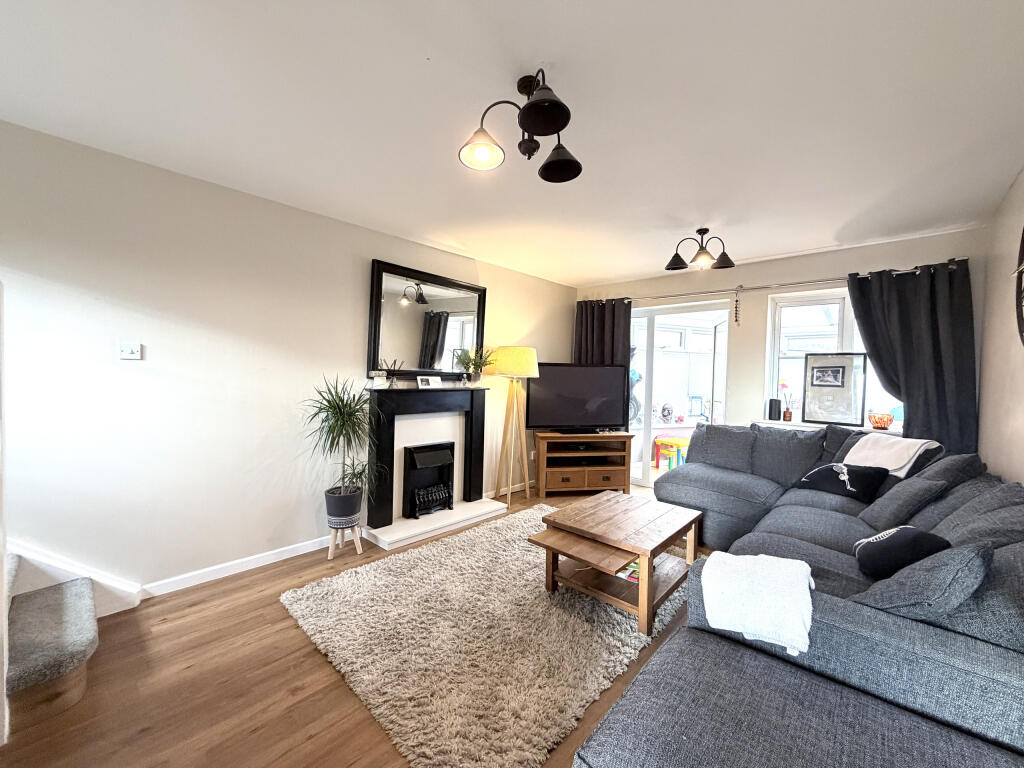 Lilac Drive, Llantwit Fardre, Pontypridd photo 4