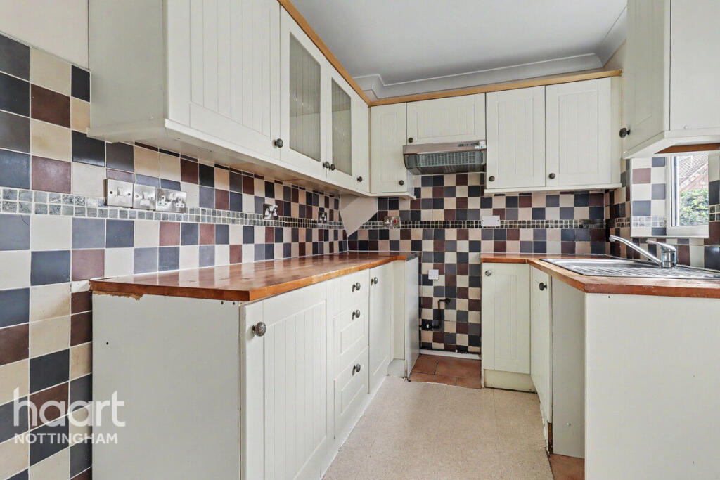 House in Nottingham, Nottinghamshire - More