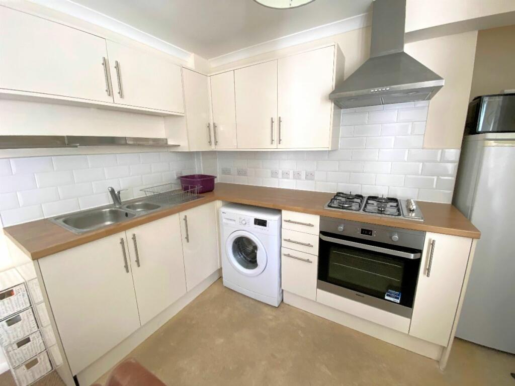 Main image of property: 4 Fyndon House-3 Bedroom Student Home -CCCU