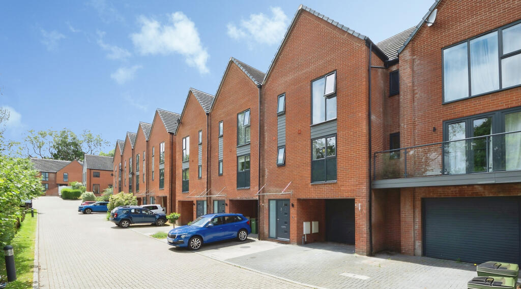 Main image of property: PREMIUM CHAIN FREE TOWNHOUSE; Sundays Hill Close, Hedge End, SO30