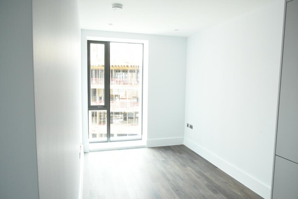 Apartment in Gloucester, Gloucestershire - View 5