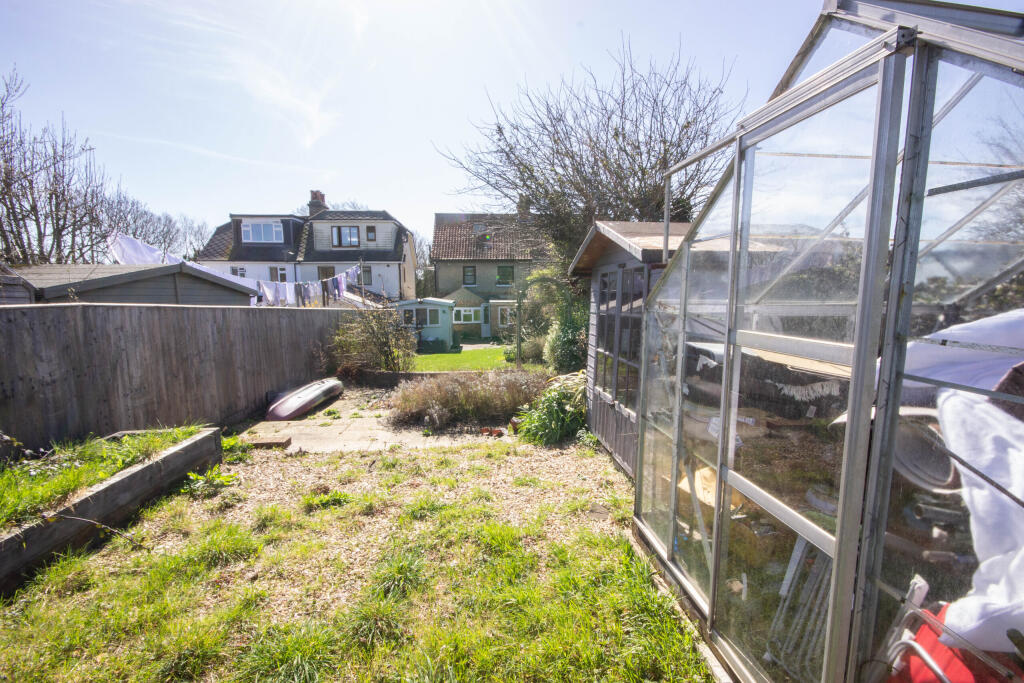 Greenwood Lane, Brading photo 3