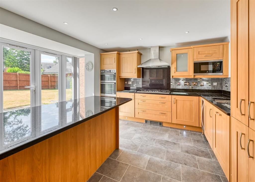 58 Henry Fowler Drive, Tettenhall, Wolverhampton, WV6 8TL photo 4