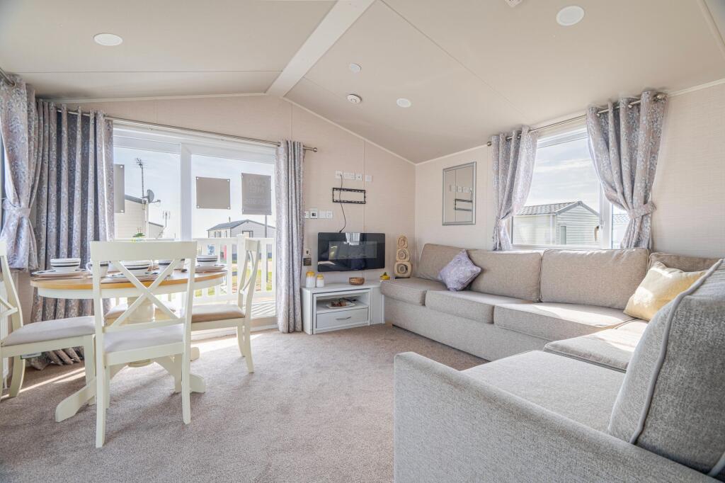 House in East Suffolk, Corton - More