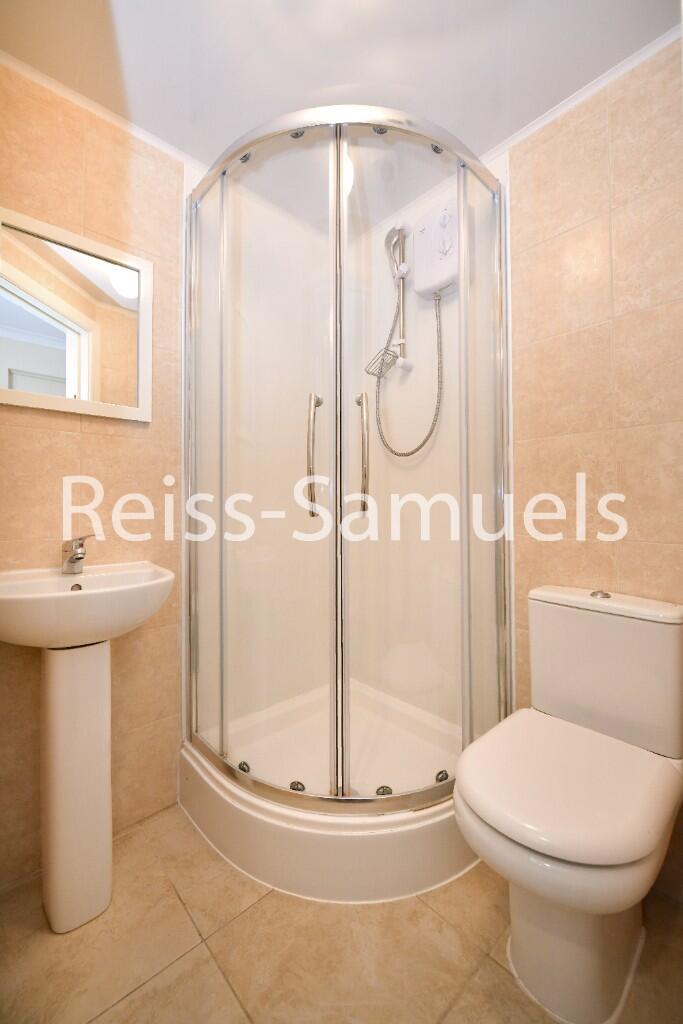 5 bedroom terraced house for rent