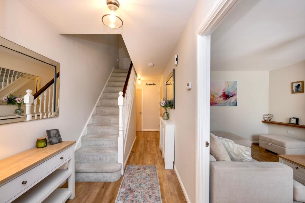 House in Pontarddulais - More