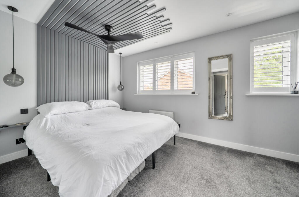 Challis Place, Bracknell, Berkshire photo 4