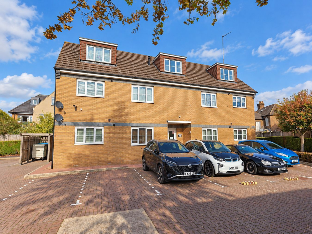 1-bed flat on Symonds Court, Cheshunt, EN8, £235,000