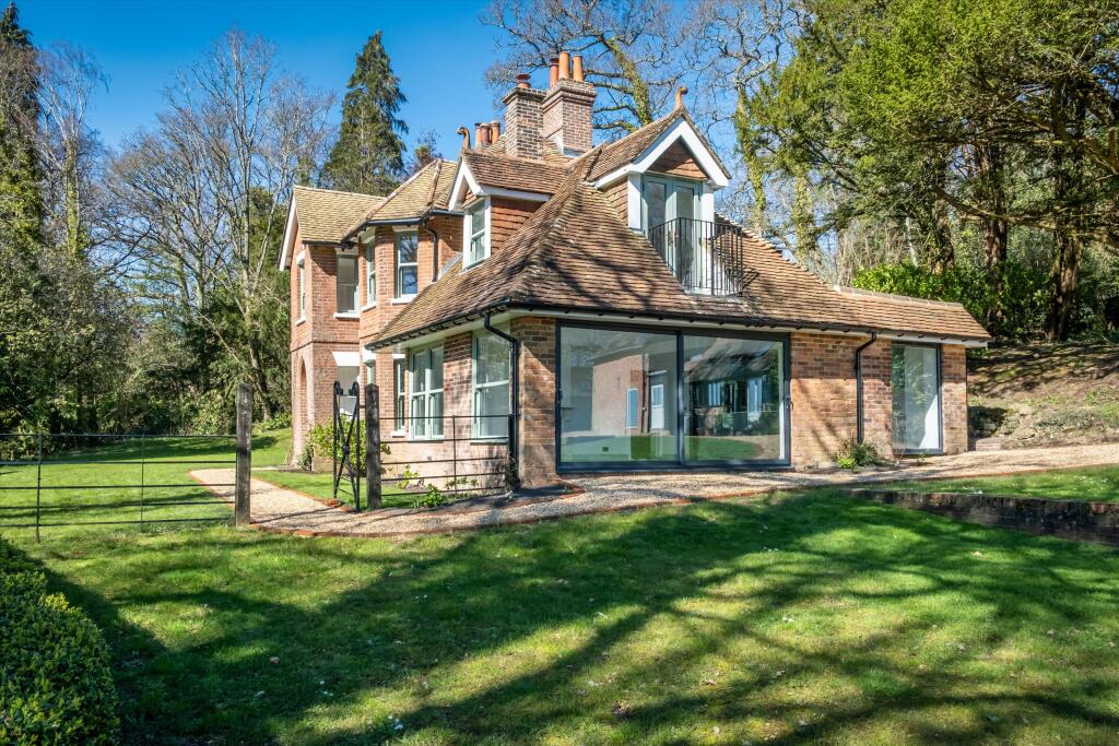 House in Chichester, Fernhurst - View 4