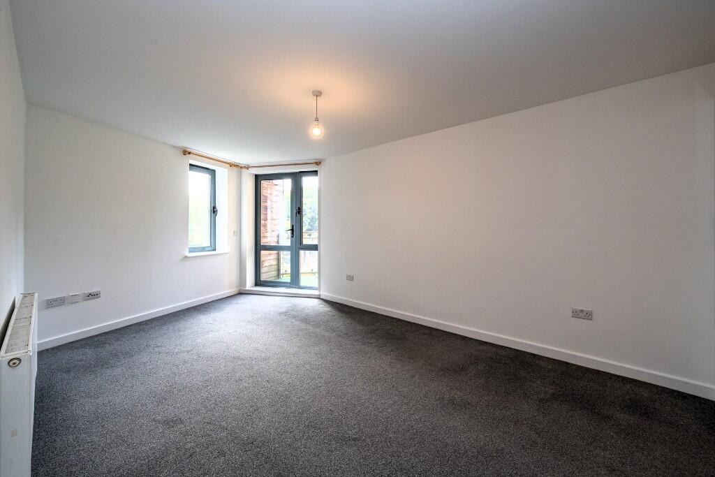 Lawn Lane, Hemel Hempstead, Hertfordshire, HP3 photo 4