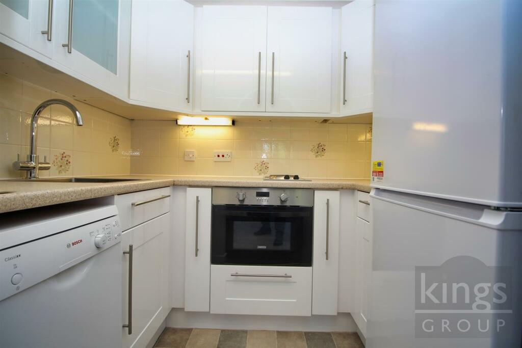 Edwards Court, Turners Hill, Waltham Cross photo 3