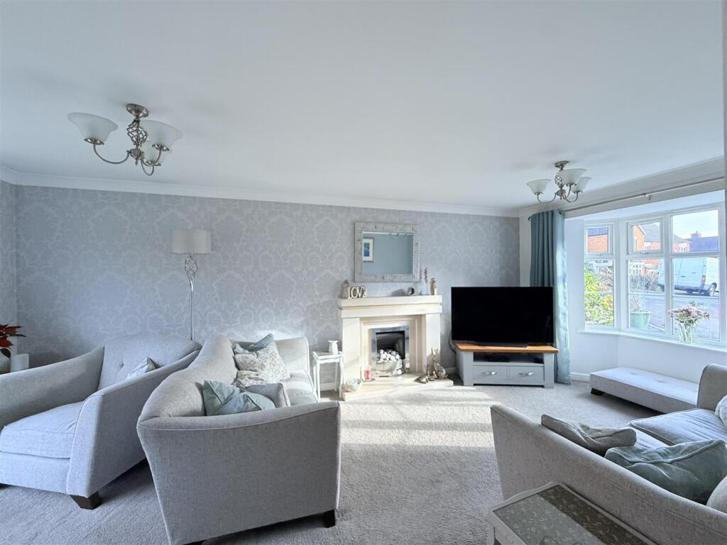 Milne Close, Dukinfield photo 2
