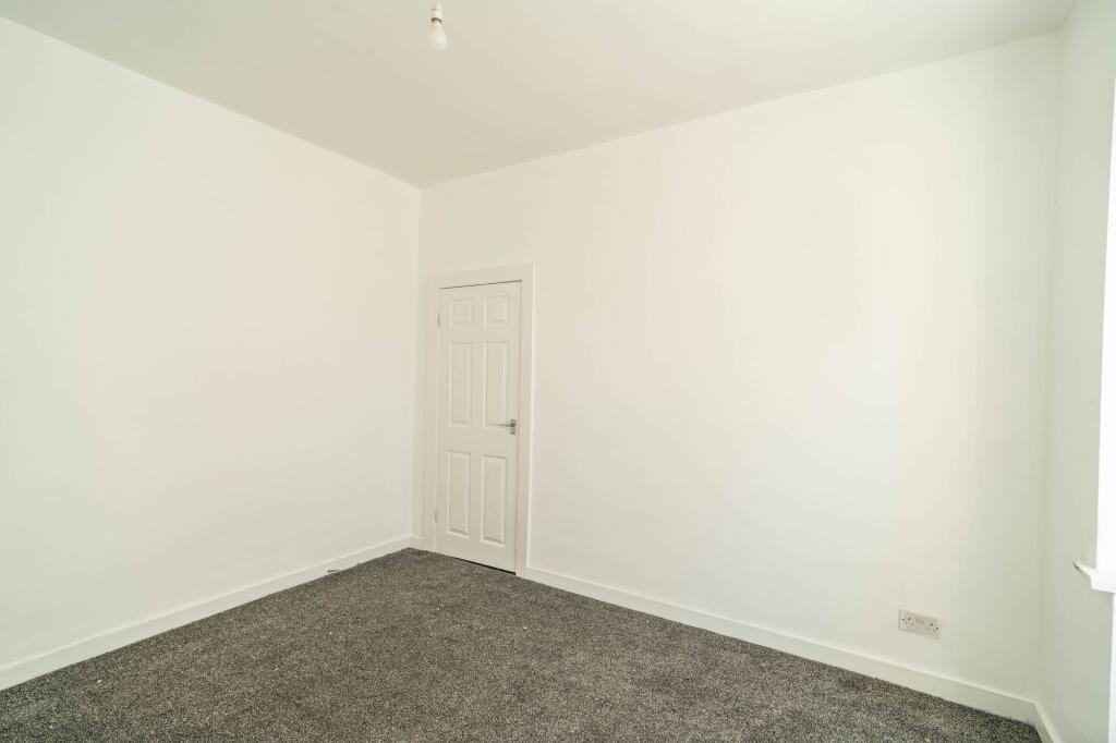 House in Hull - View 4
