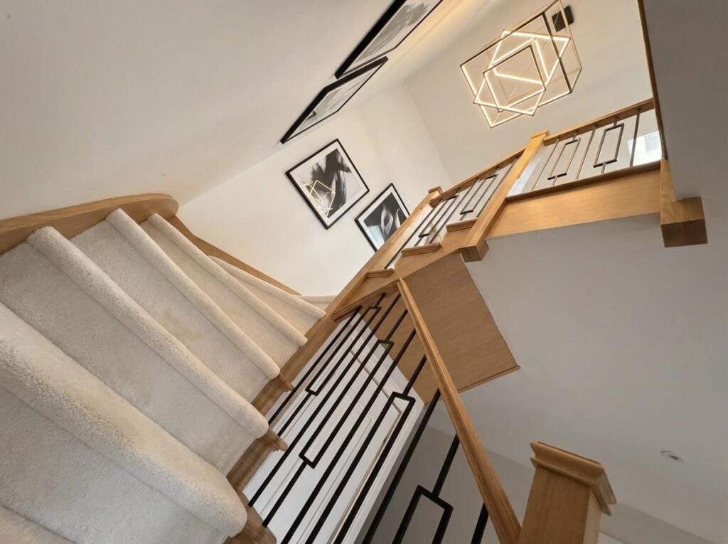 House in Brentwood, Doddinghurst - More