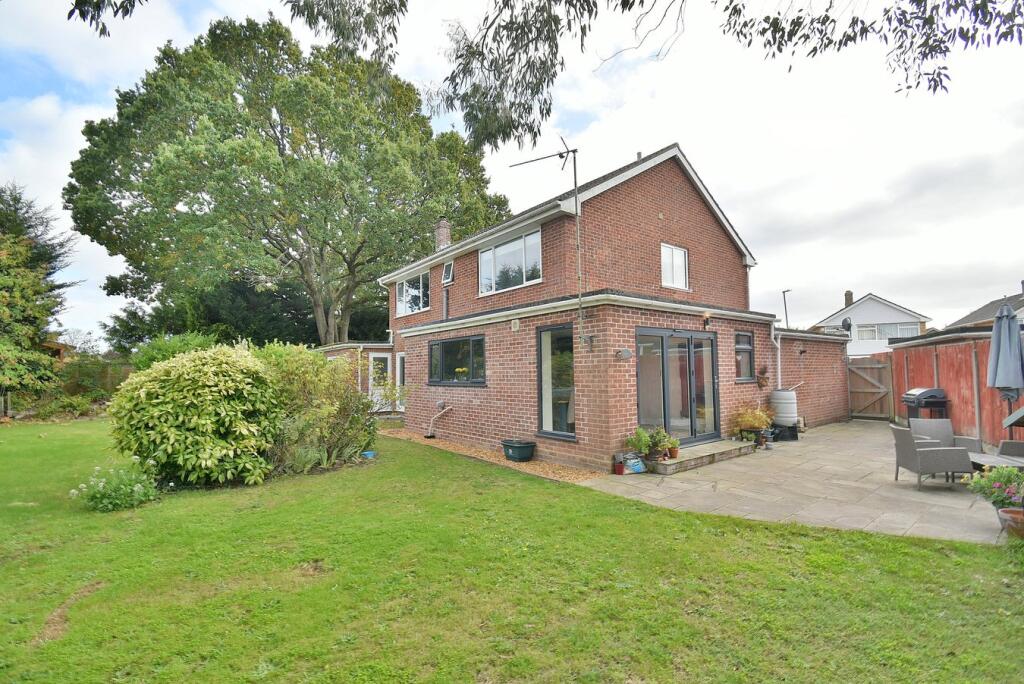 Wollaton Road, Ferndown, BH22 photo 2