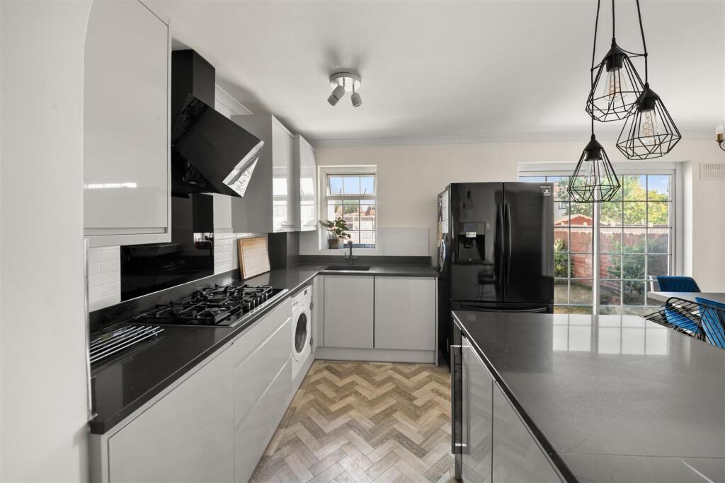 House in London, Beavers, Hounslow West - More