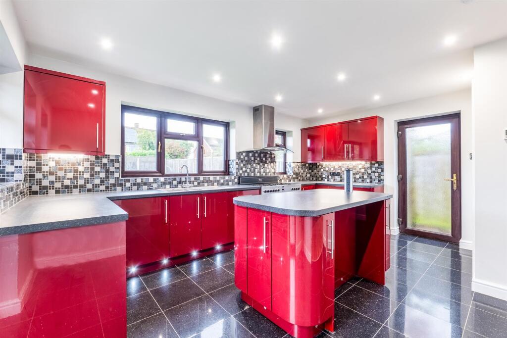 House in Worcester - View 5
