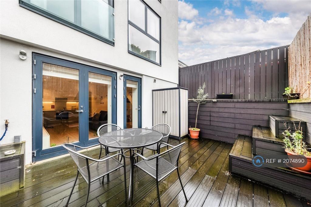 1 bedroom maisonette for rent