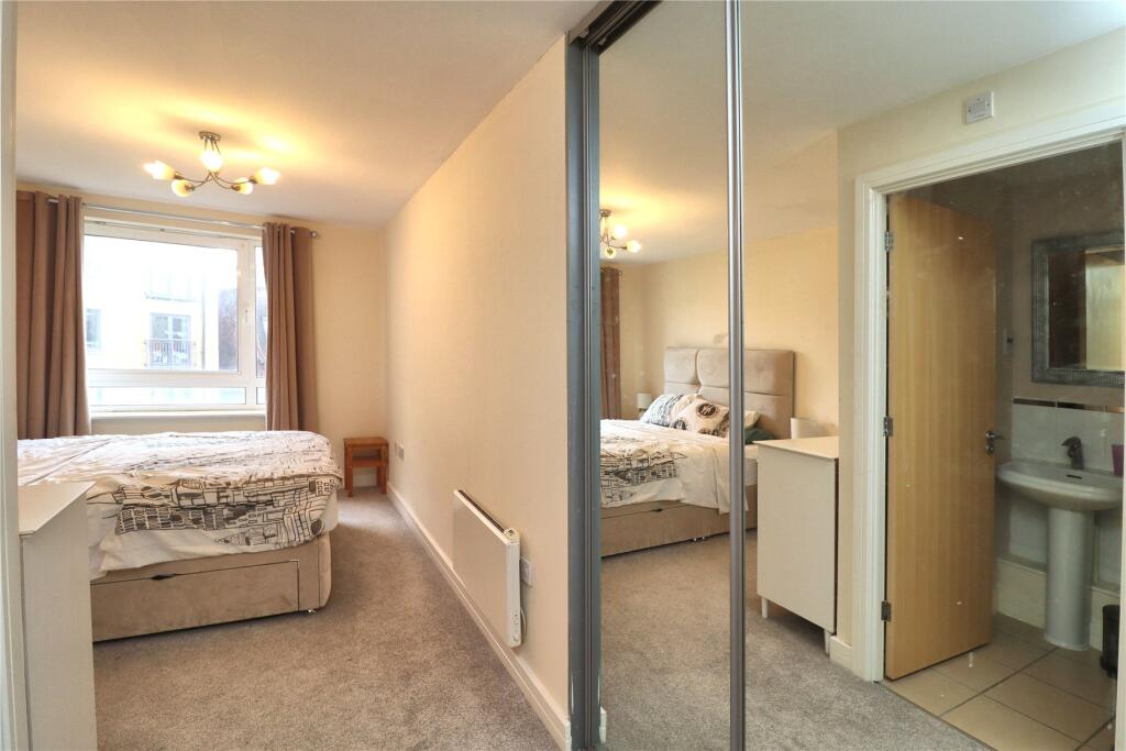 Apartment in Woking, Surrey - View 4